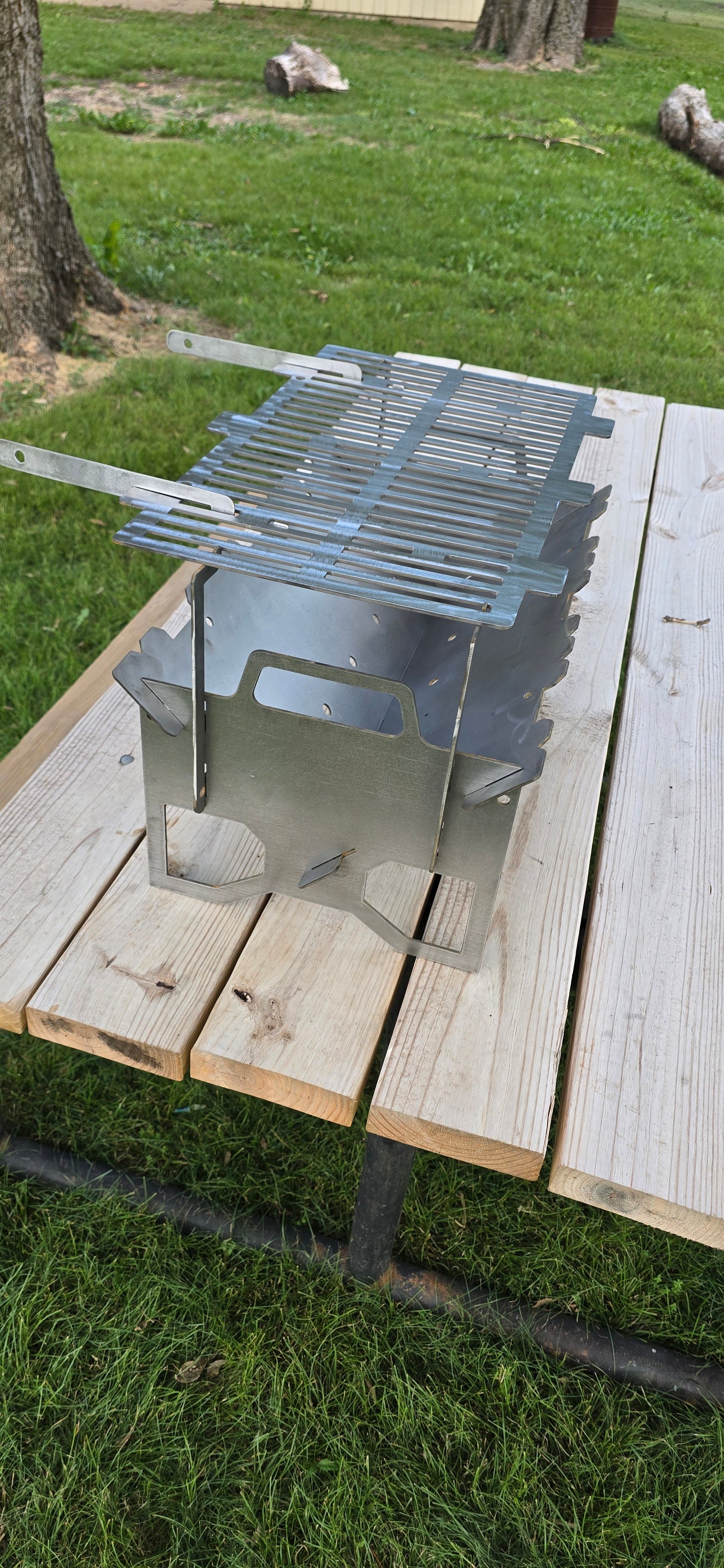 Collapsible slot grill